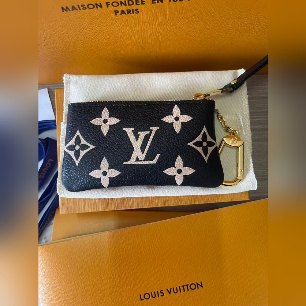 Louis Vuitton Key Pouch - Picture 2 of 7